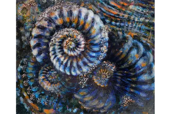 AUS DEM DUNKLEN I (AMMONITEN BLAU-ORANGE) - 50 x 60 cm, 2023 - Ölfarbe, Schellack, Walnuss-Sud, zerkleinerte Walnussschalen, Erde, Glitter auf Leinwand